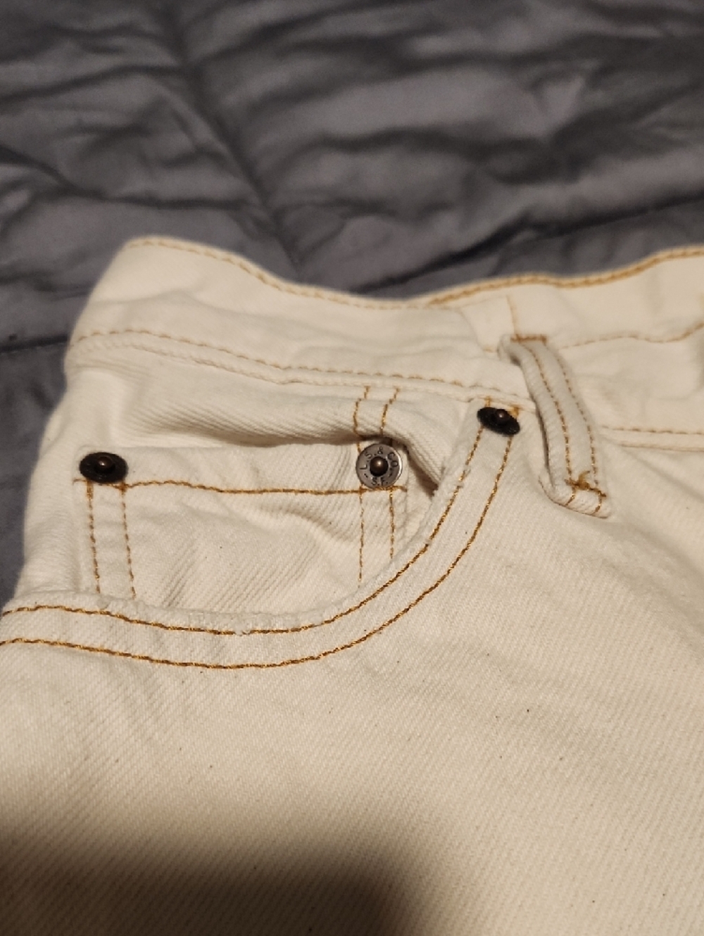 Levi's Cream Denim Jeans with Tan Leather Patch - Picture 9 of 12